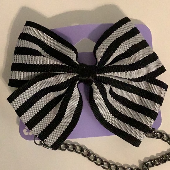 Claires Striped Clip on Bows. Bundle of 4pcs. New - Picture 4 of 6